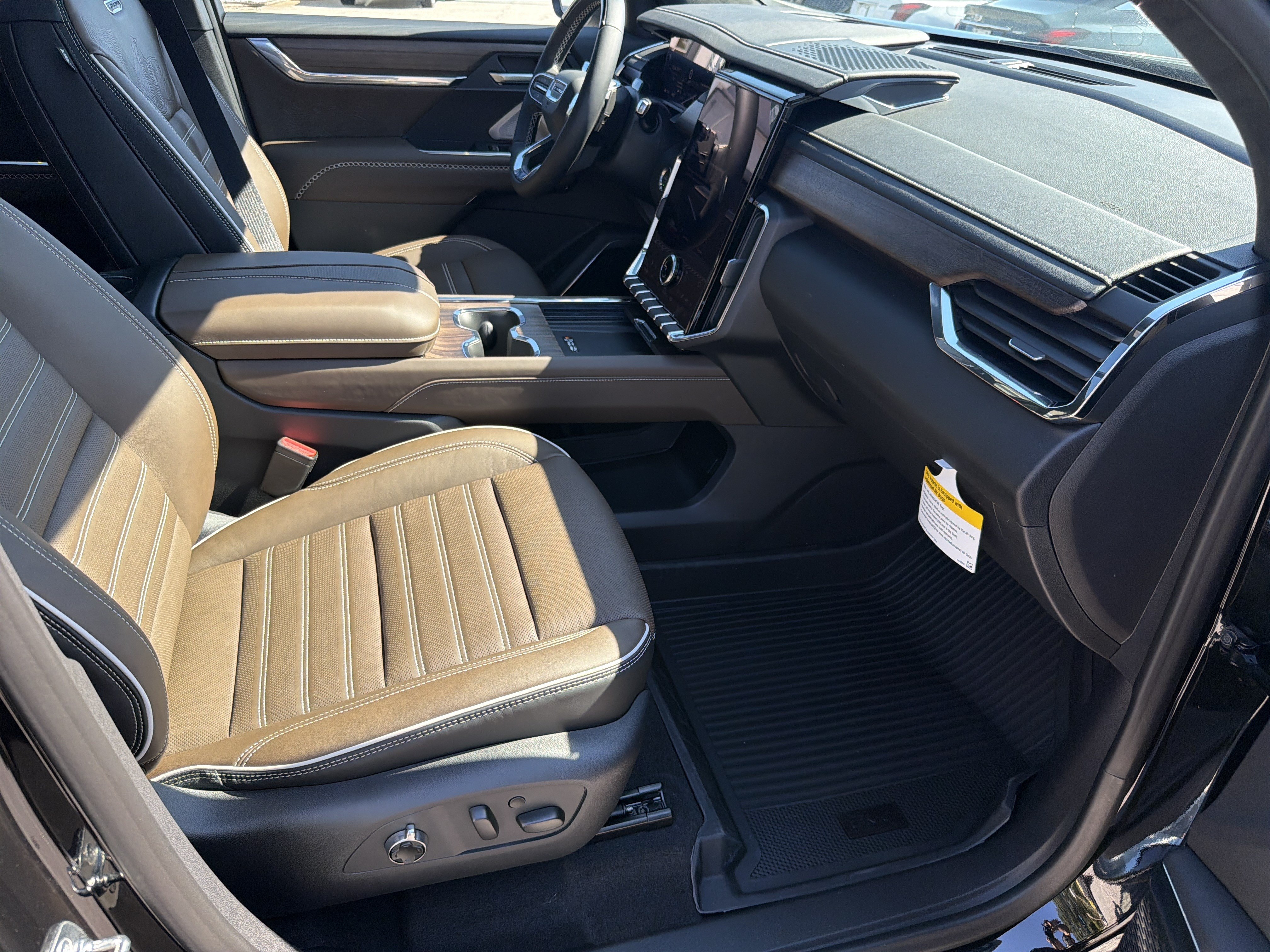 New 2027 GMC Acadia Denali Ultimate w/ LPO, Floor Liner Package AWD/4WD image 14
