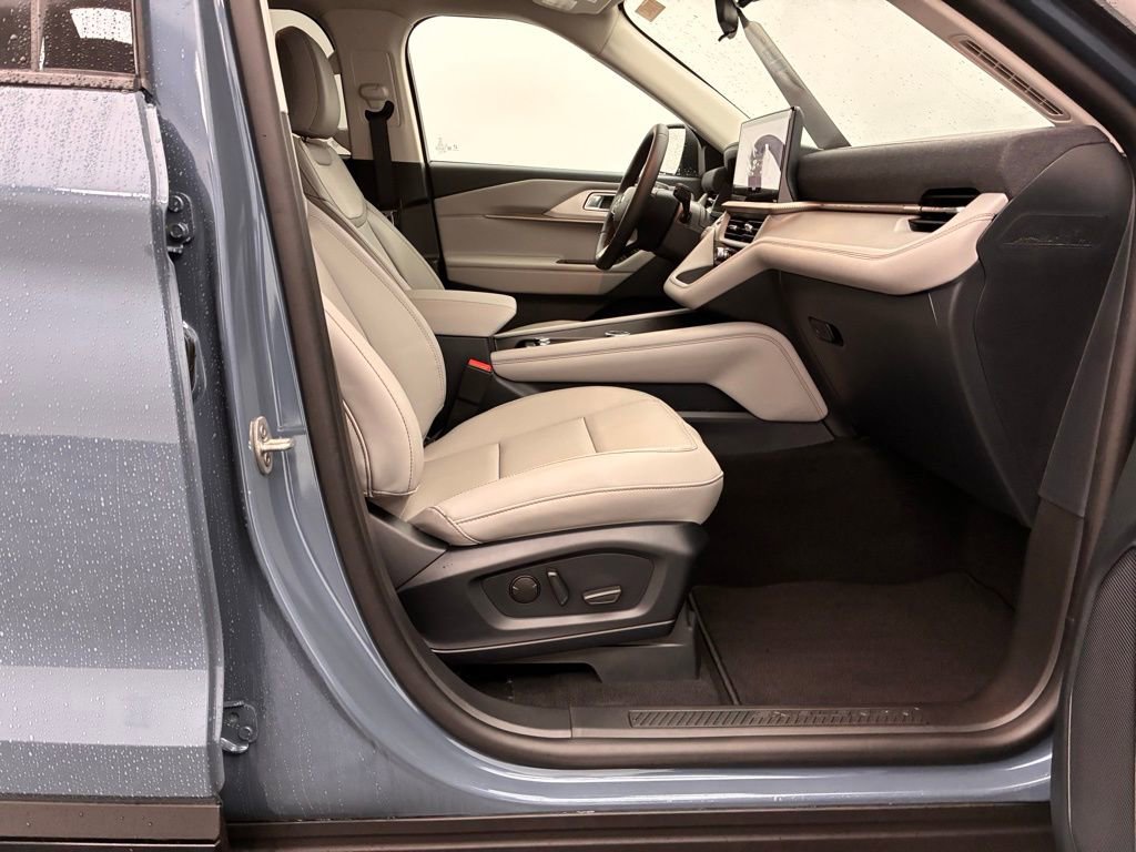 New 2026 Ford Explorer Active w/ Active Comfort Package image 25