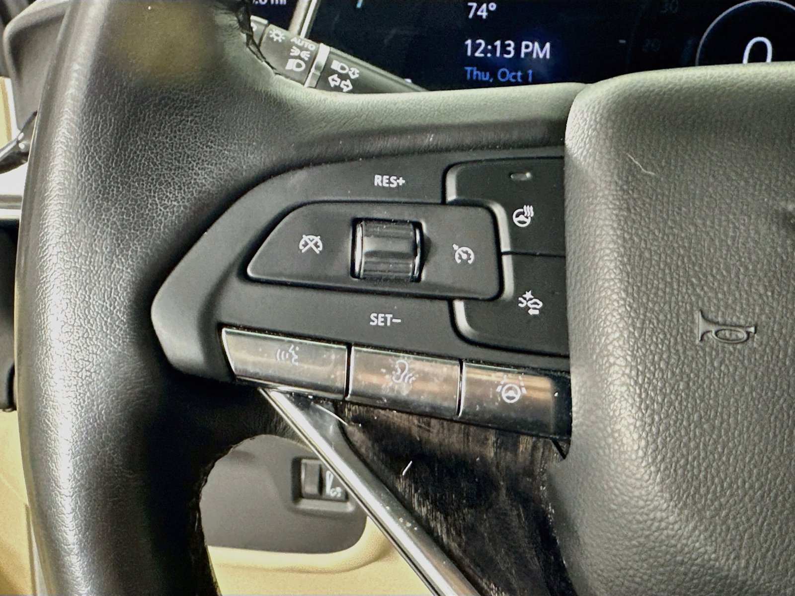 Used 2023 Cadillac Escalade Premium Luxury RWD image 18