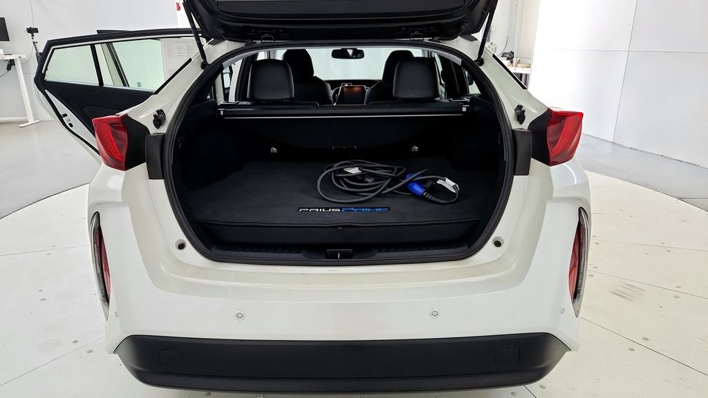 Used 2017 Toyota Prius Prime Advanced w/ Carpet Mat Package FWD image 19