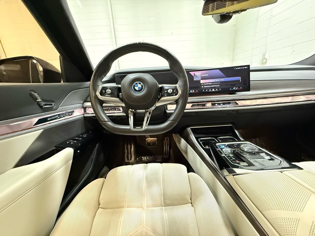 Used 2023 BMW i7 xDrive60 AWD/4WD image 35