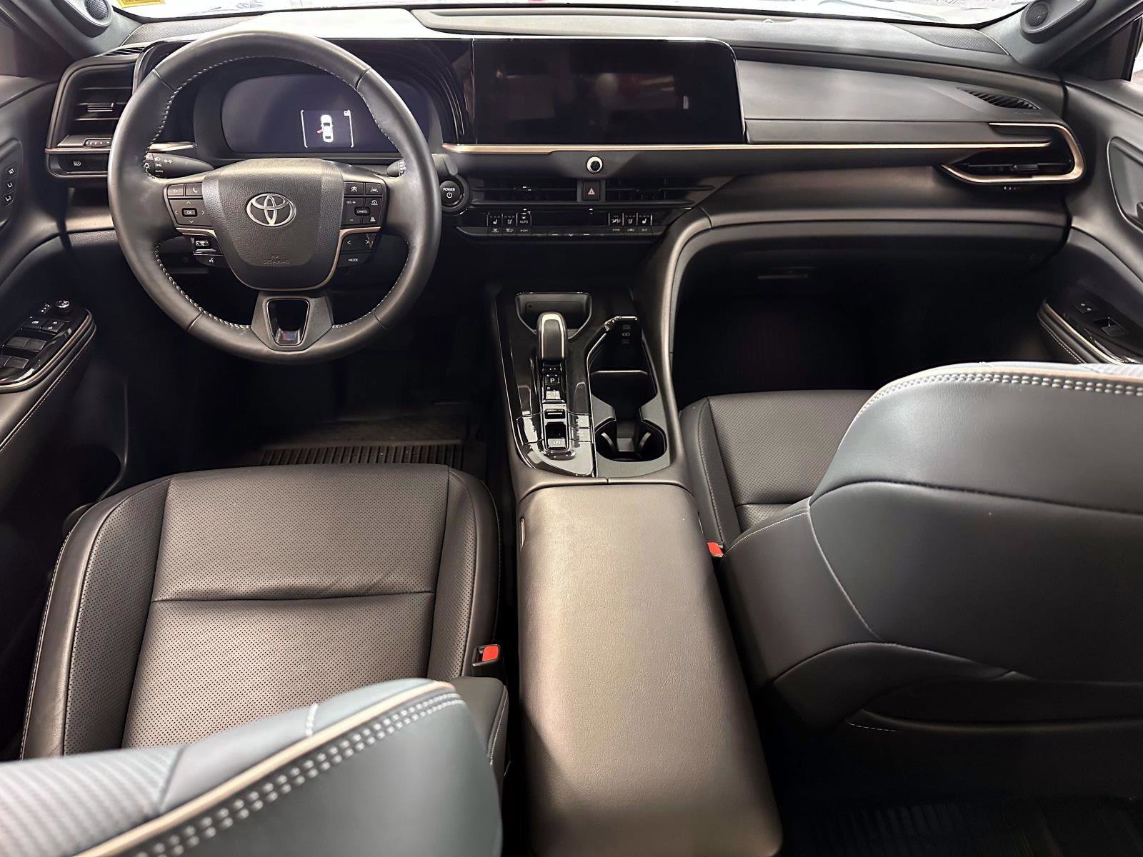 Used 2025 Toyota Crown AWD/4WD image 18