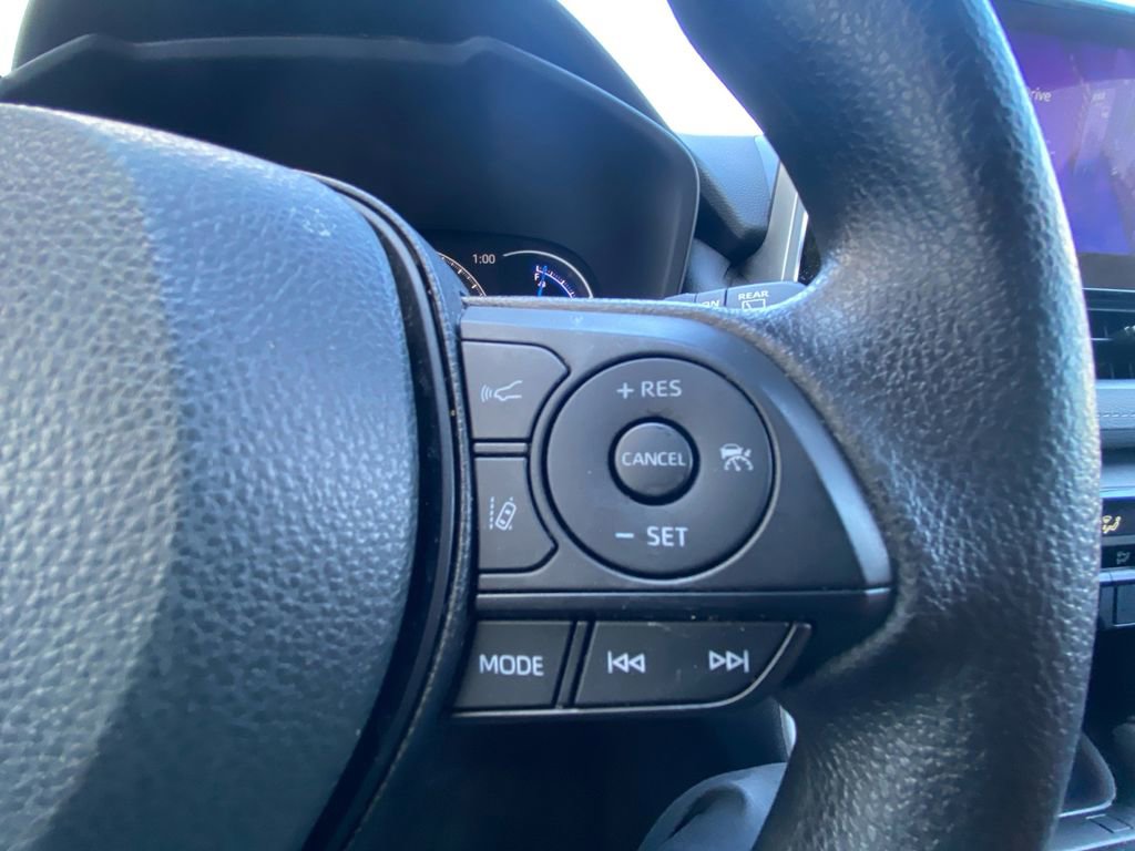 Used 2025 Toyota RAV4 XLE AWD/4WD image 20