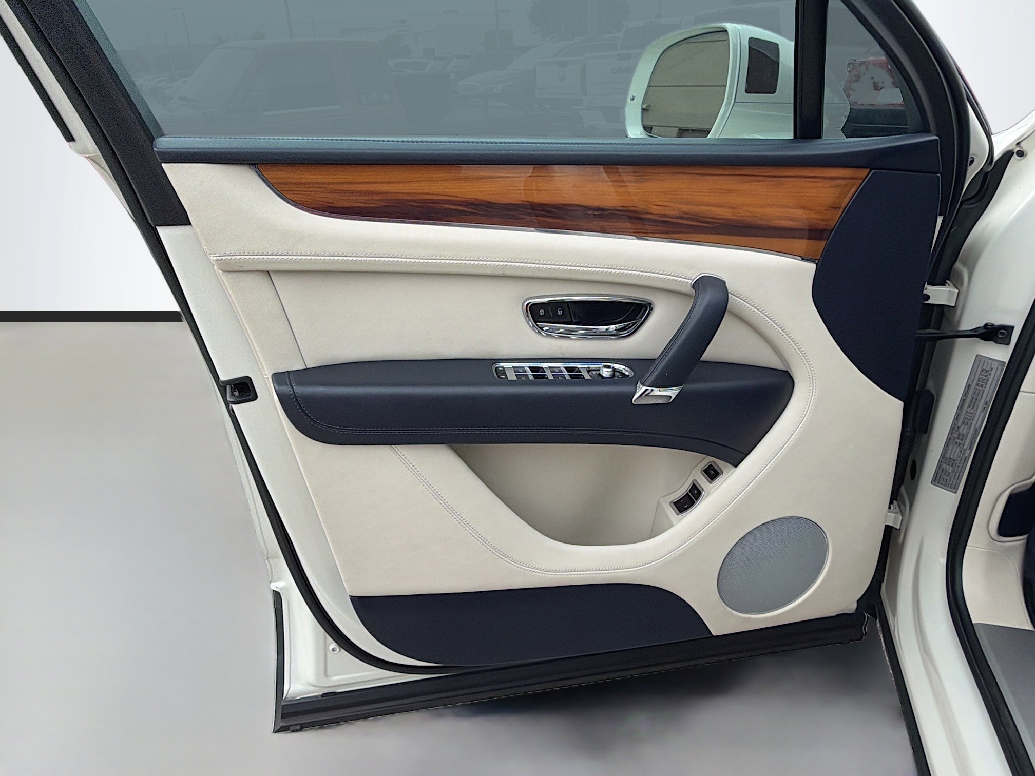 Used 2019 Bentley Bentayga image 22