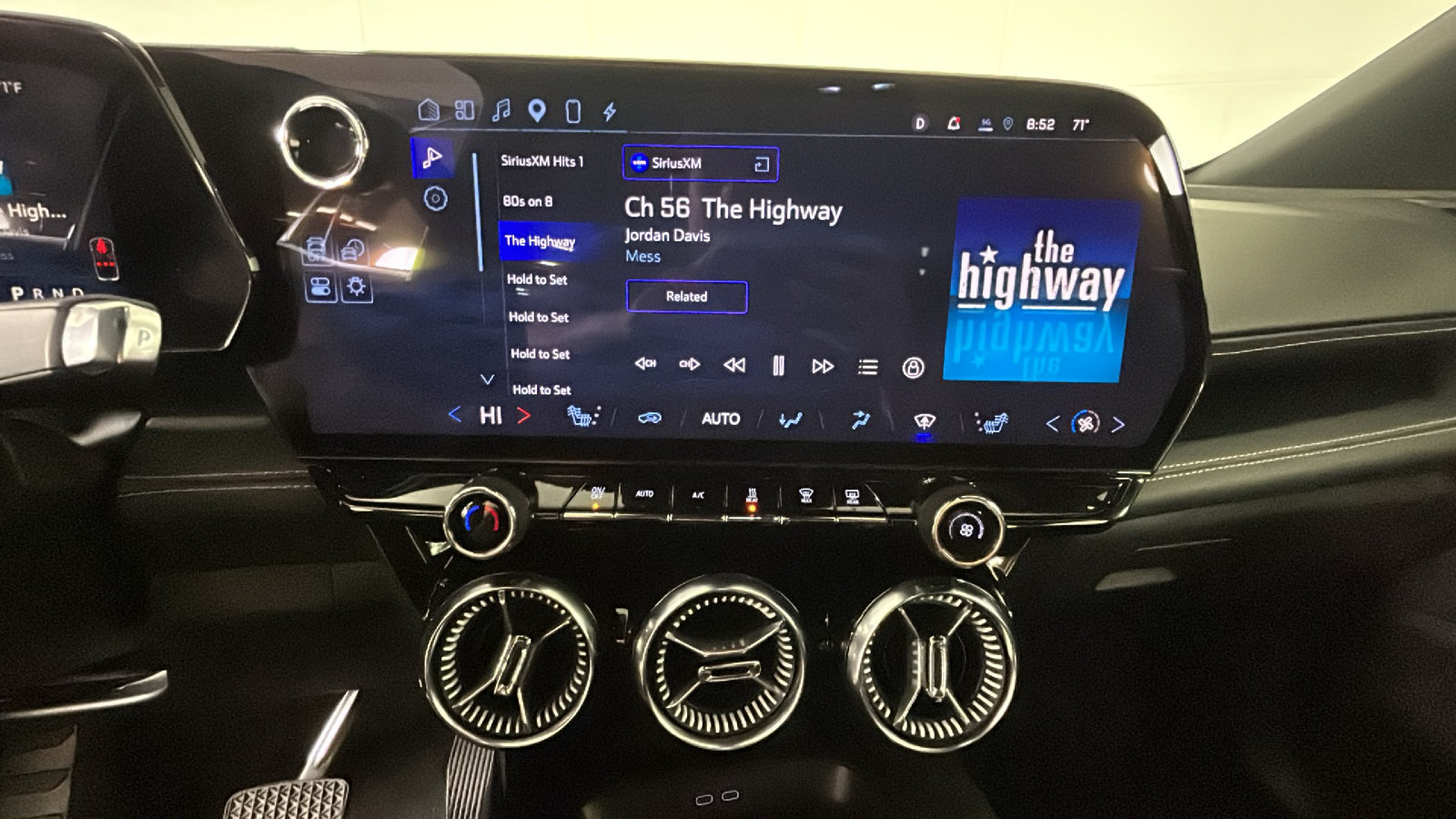 Used 2024 Chevrolet Blazer EV LT AWD/4WD image 28