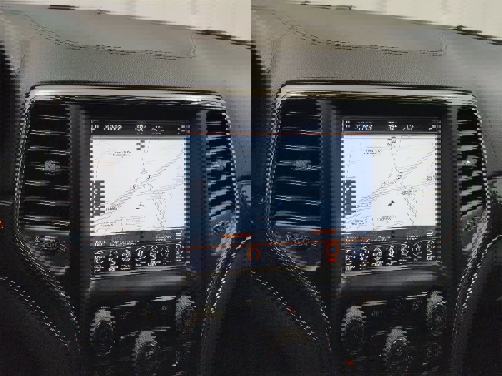 Used 2018 Jeep Grand Cherokee Overland image 31