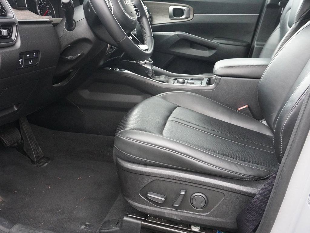 Used 2023 Kia Sorento EX image 29