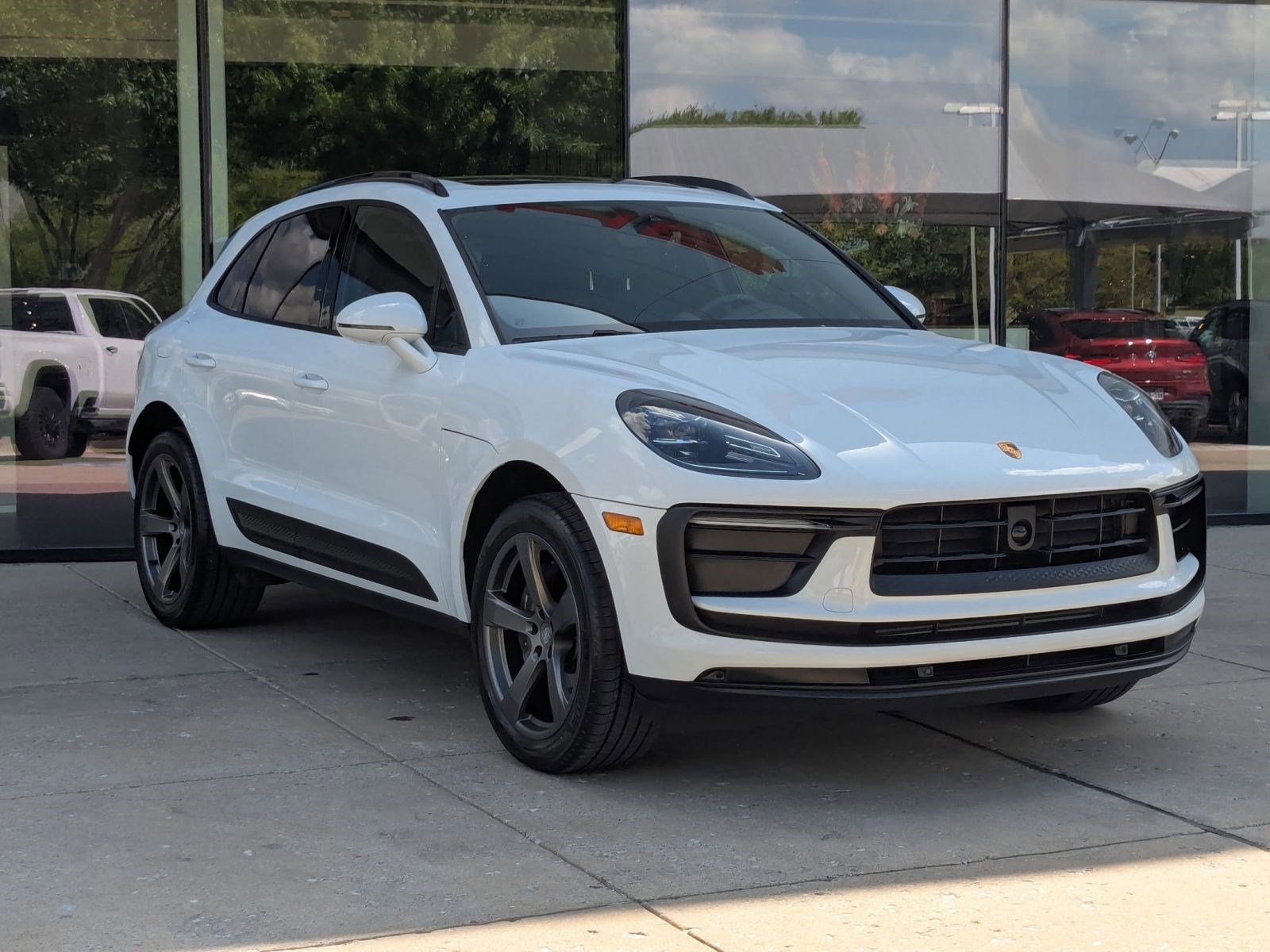 Certified 2026 Porsche Macan AWD/4WD image 7