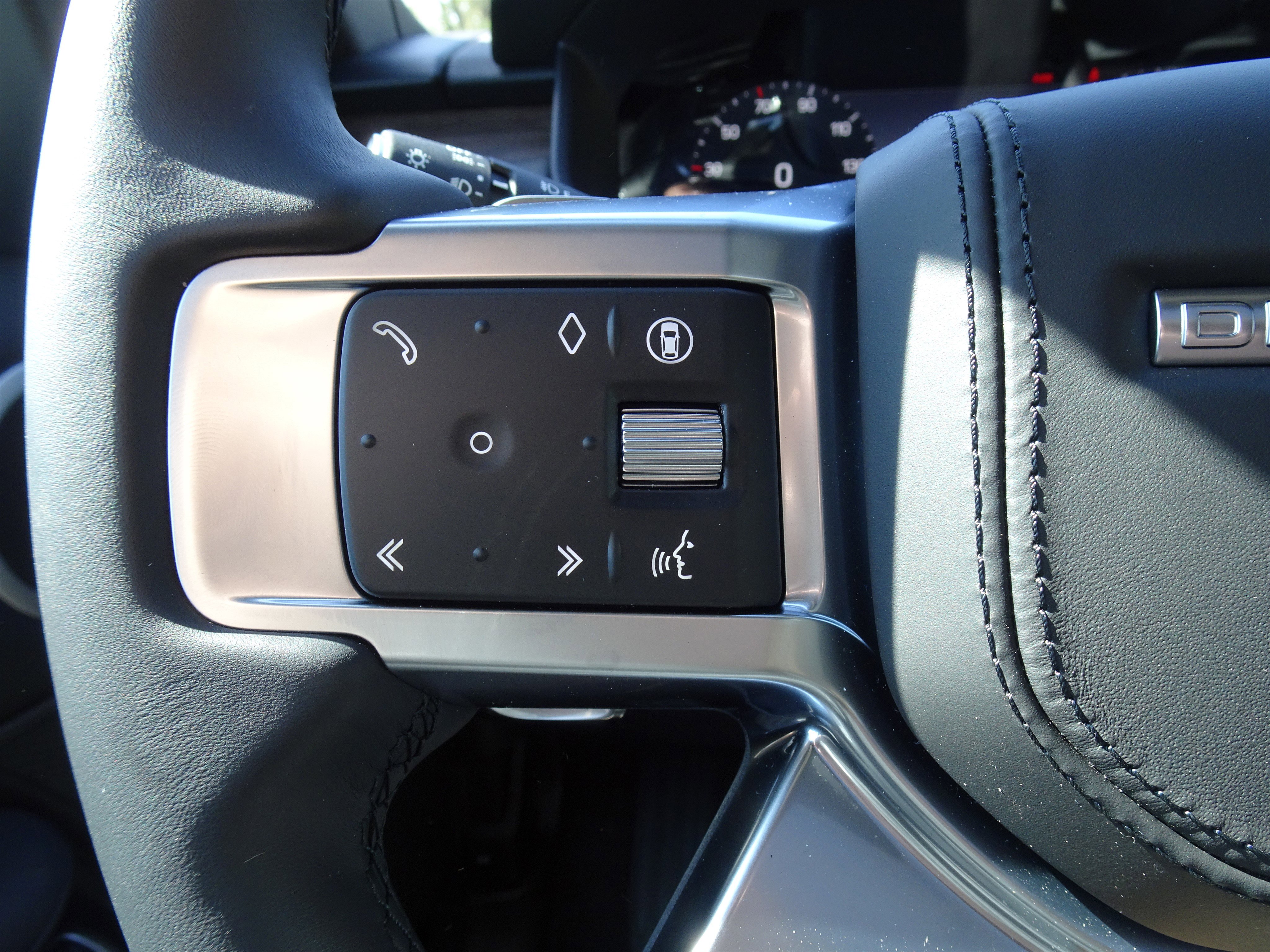 New 2025 Land Rover Discovery Dynamic SE image 29