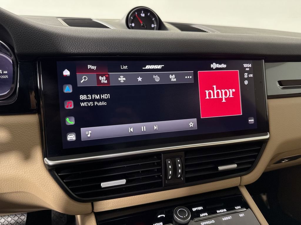 Certified 2023 Porsche Cayenne Platinum Edition image 28