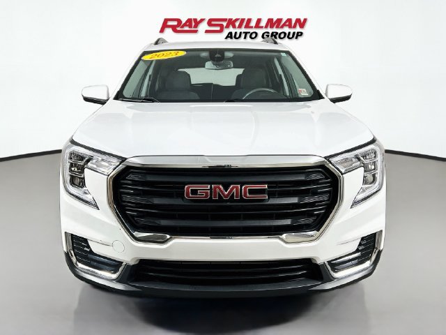 Used 2023 GMC Terrain SLE FWD image 2