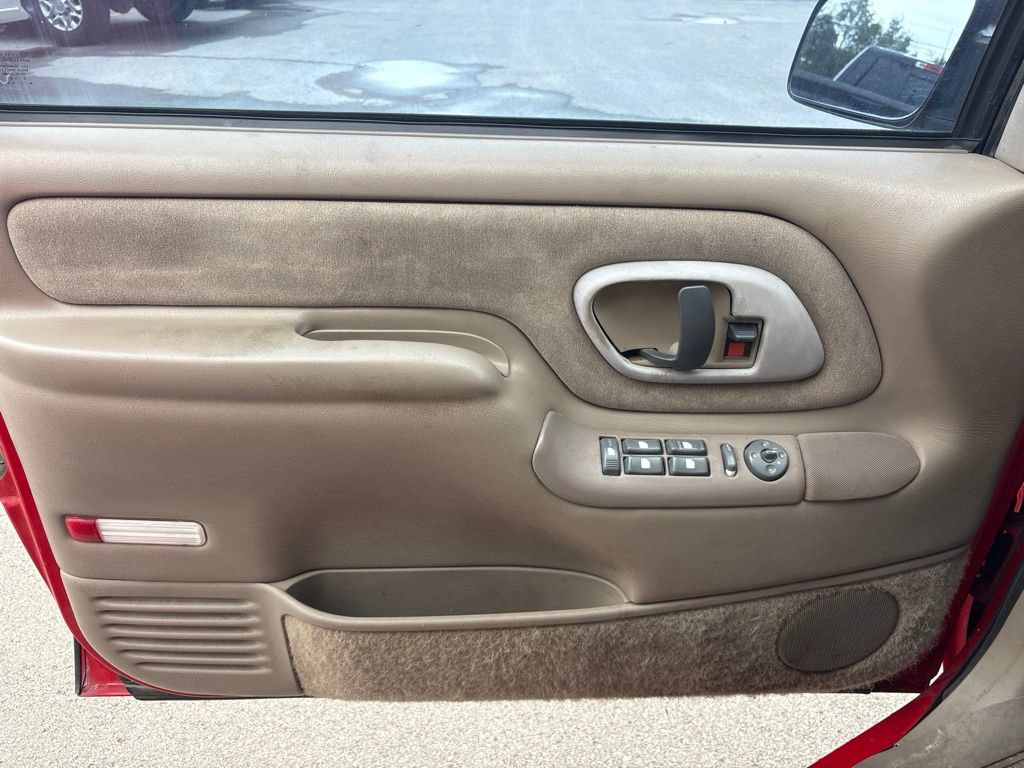Used 1997 Chevrolet Tahoe 4WD w/ Preferred Equipment Group 3 image 11