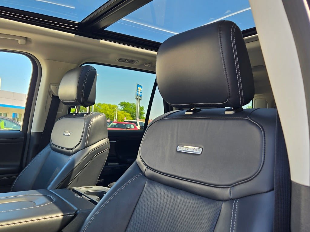 Used 2025 Ford Expedition Platinum AWD/4WD image 32