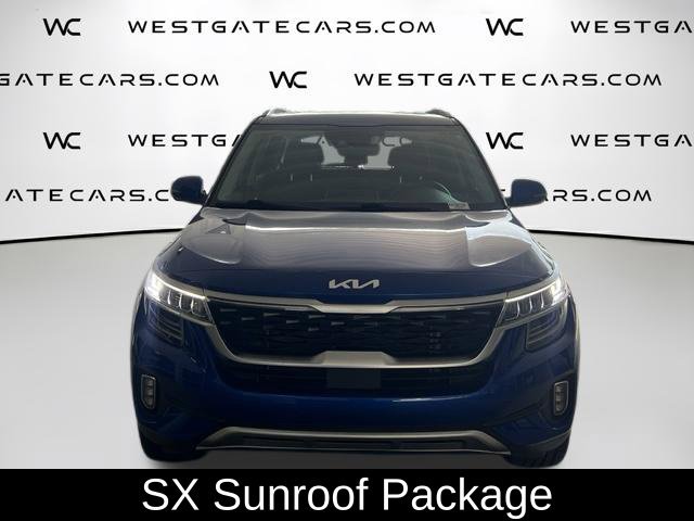 Used 2023 Kia Seltos SX w/ SX Sunroof Package AWD/4WD image 4