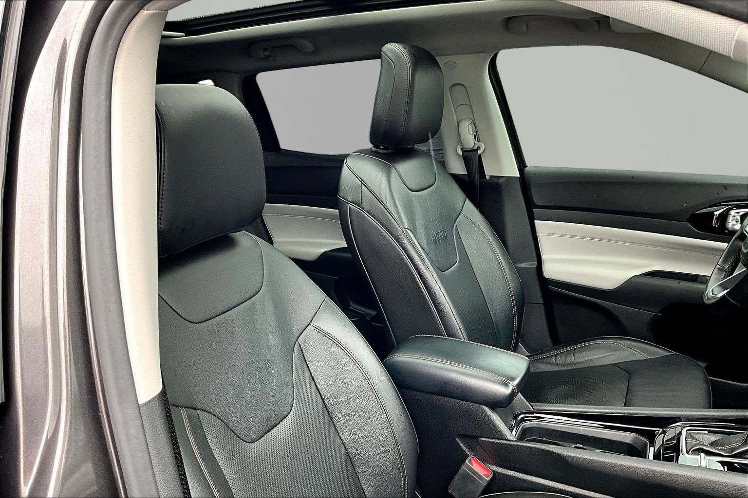 Used 2022 Jeep Compass Limited w/ Sun and Sound Group AWD/4WD image 29