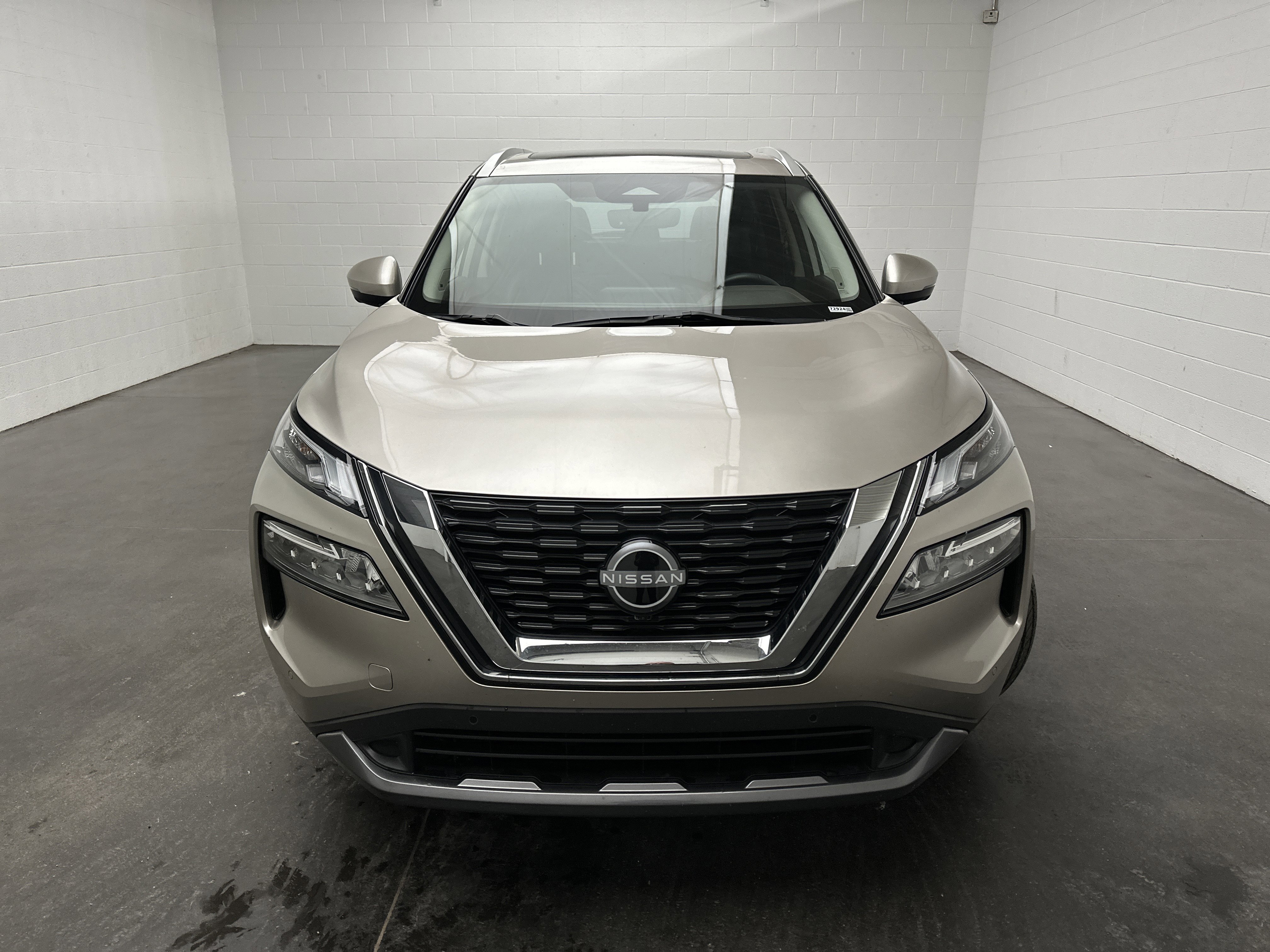 Used 2023 Nissan Rogue SL w/ SL Premium Package image 4