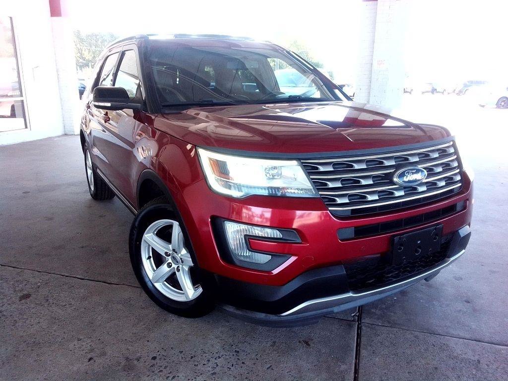 Used 2016 Ford Explorer XLT w/ Equipment Group 202A AWD/4WD image 2