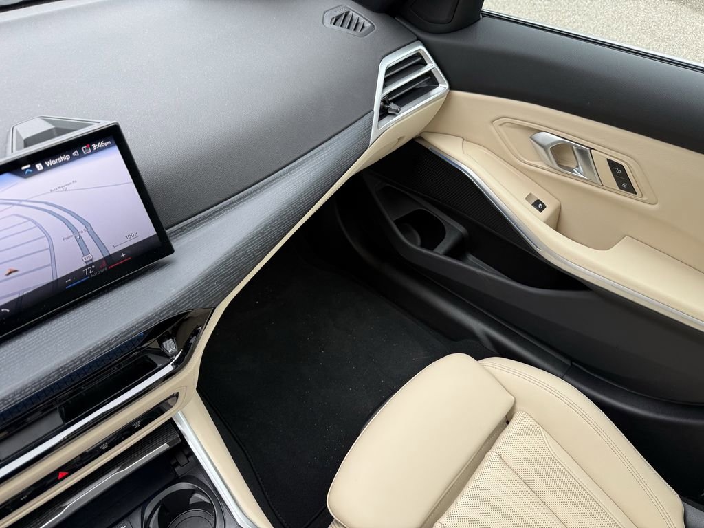 Used 2025 BMW 330i xDrive Sedan w/ Convenience Package image 32