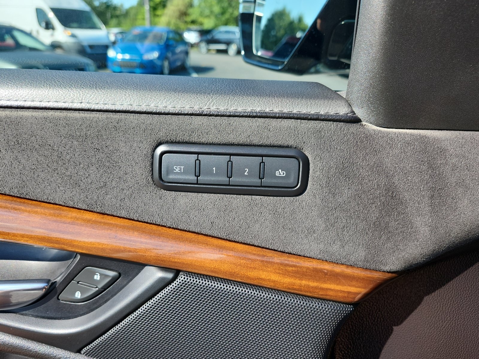 Used 2020 Cadillac Escalade Luxury AWD/4WD image 18