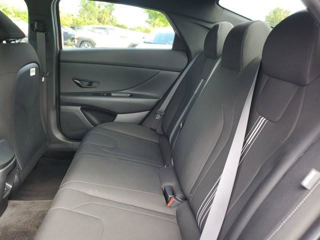 Certified 2025 Hyundai Elantra Sport image 19