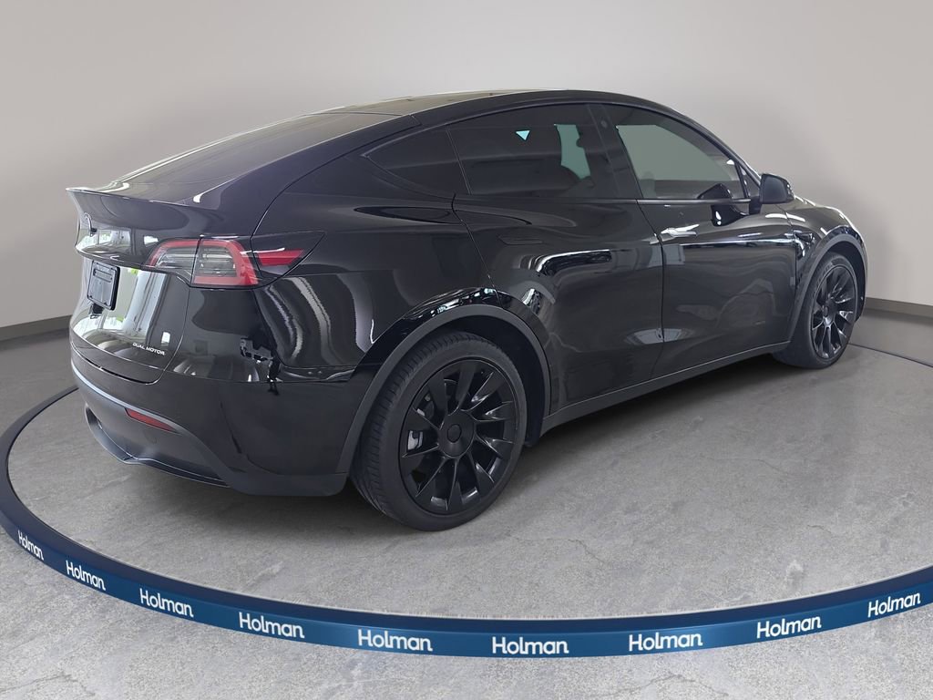 Used 2022 Tesla Model Y Long Range image 7