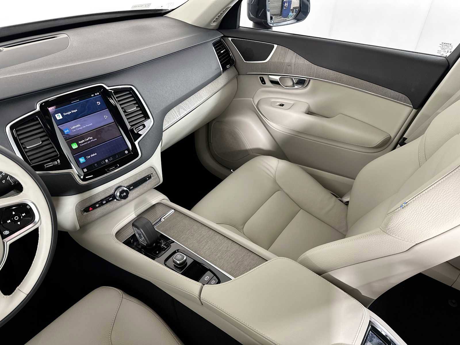 Used 2025 Volvo XC90 B5 Plus image 22