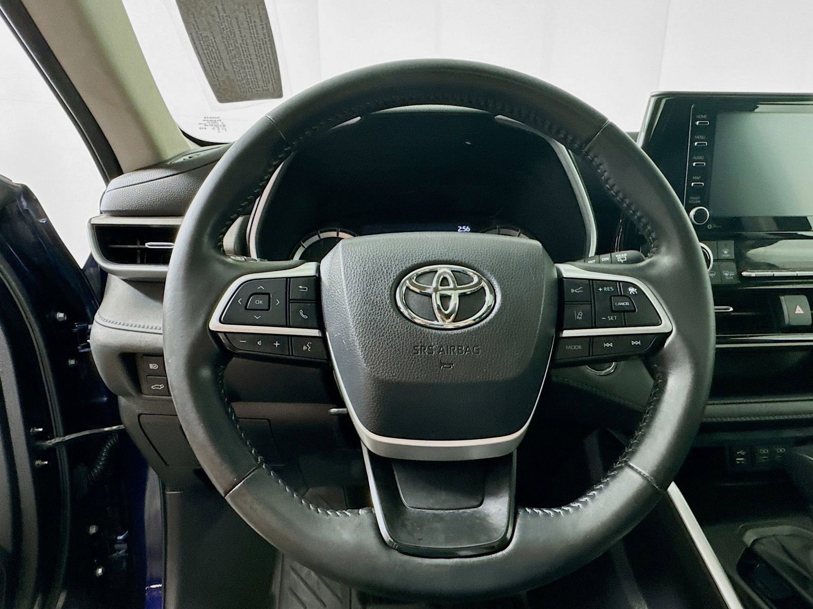 Used 2022 Toyota Highlander XLE image 11