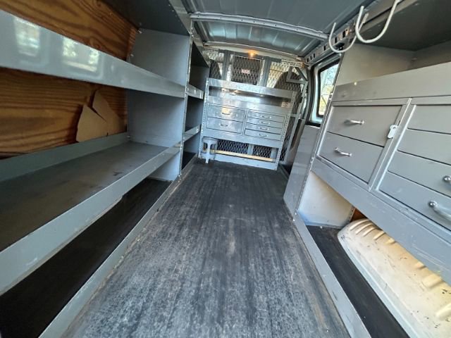 Used 2013 GMC Savana 3500 image 32