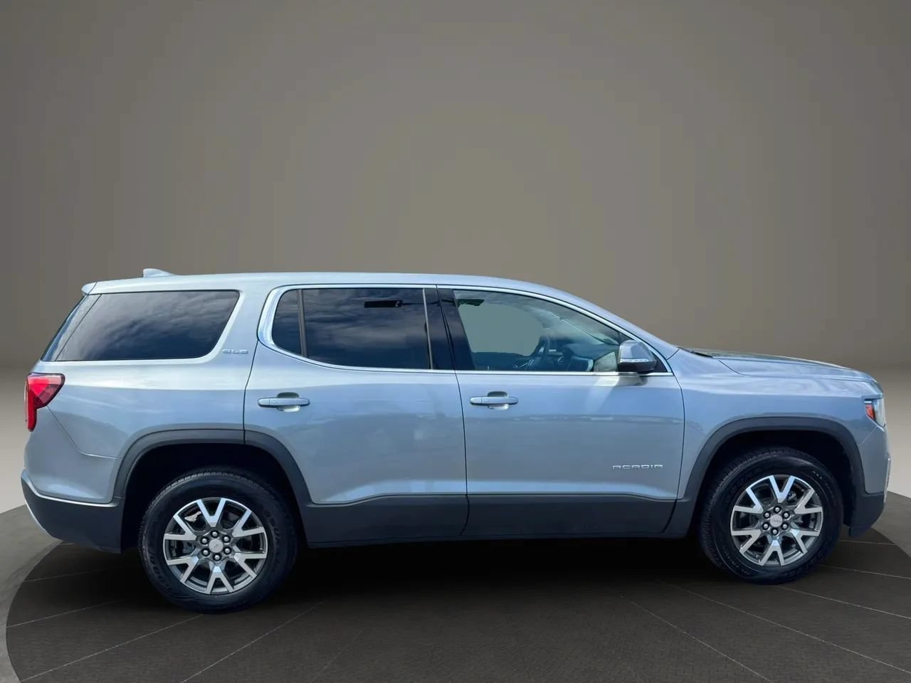 Used 2023 GMC Acadia SLE AWD/4WD image 7
