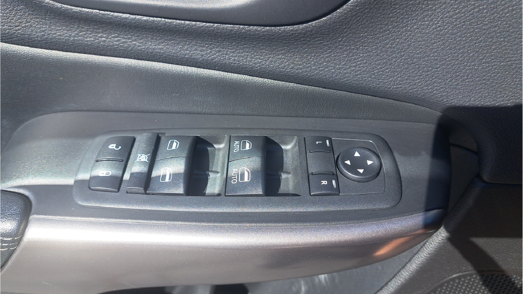 Used 2019 Jeep Cherokee Limited AWD/4WD image 37