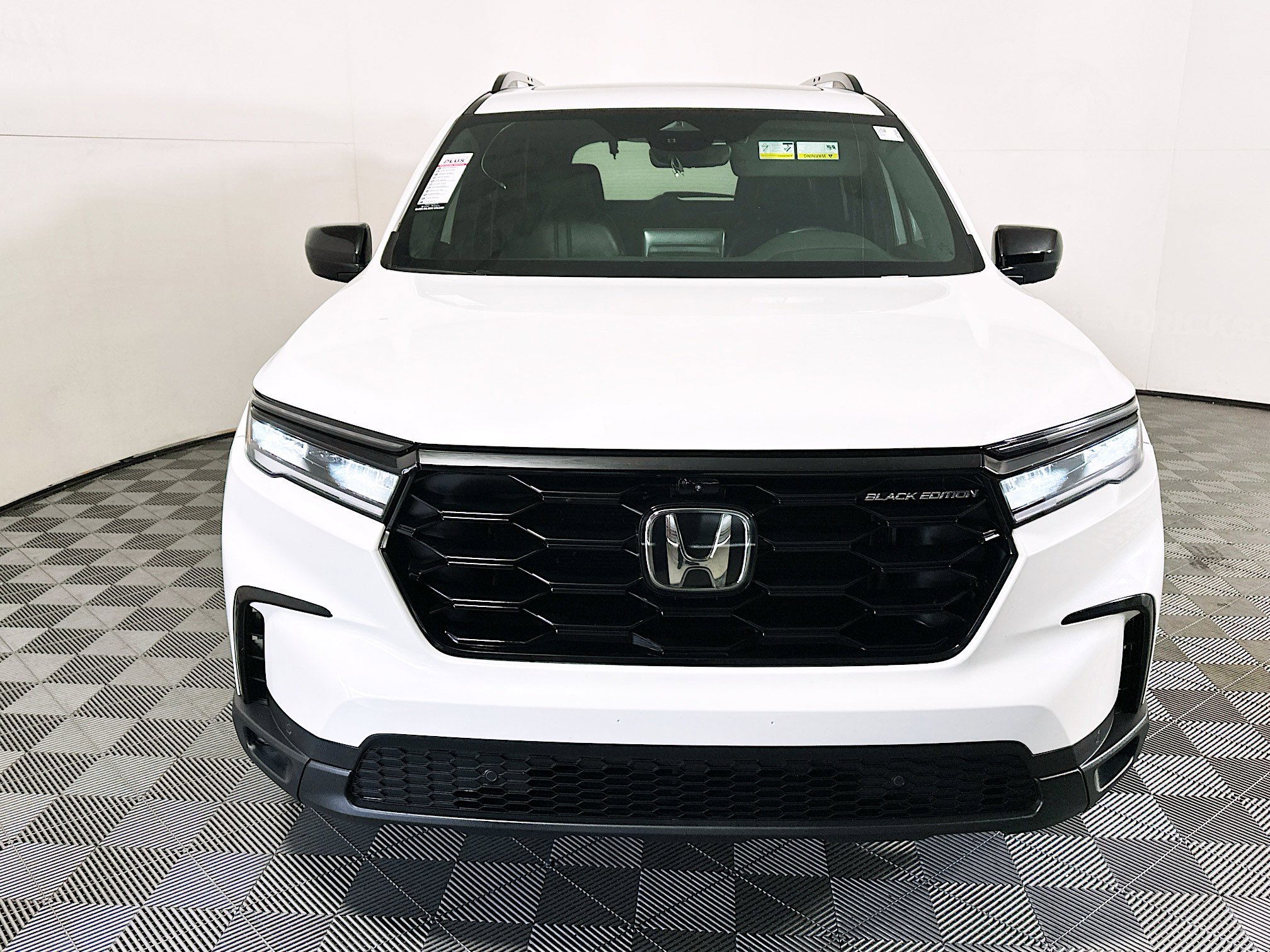 Used 2025 Honda Pilot Black Edition image 8