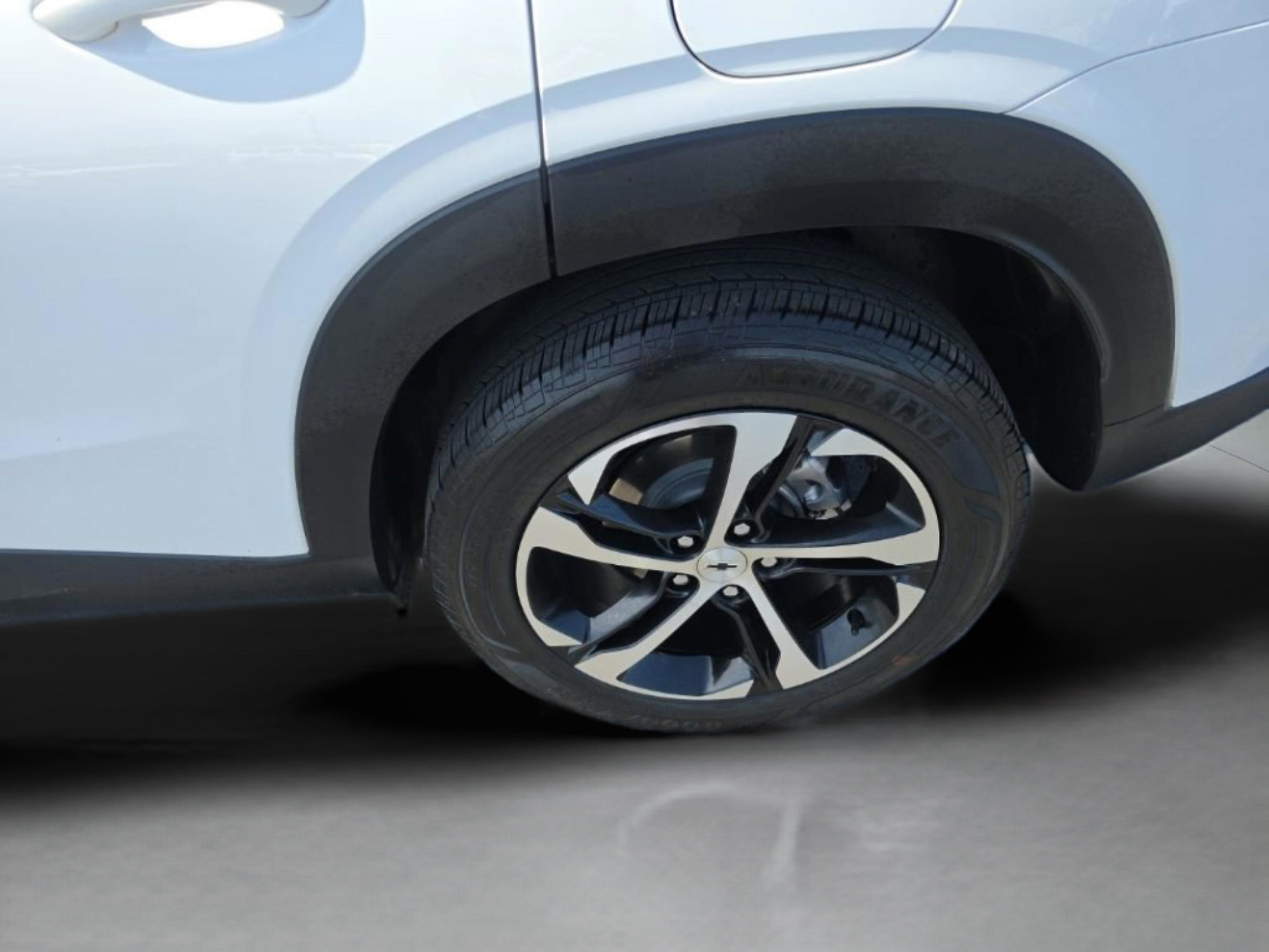 Used 2024 Chevrolet Trax RS w/ Driver Confidence Package FWD image 31
