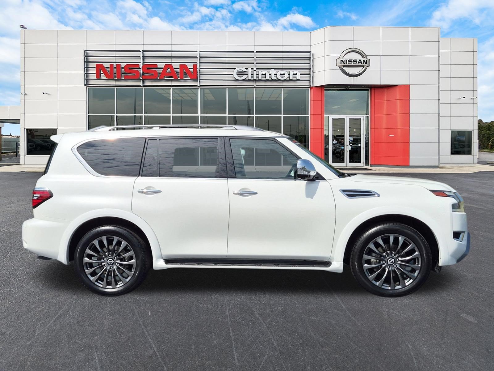 Used 2023 Nissan Armada Platinum w/ Captain's Chairs Package AWD/4WD image 2