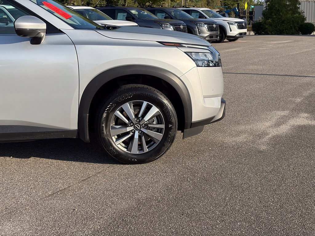 Certified 2025 Nissan Pathfinder SL FWD image 8