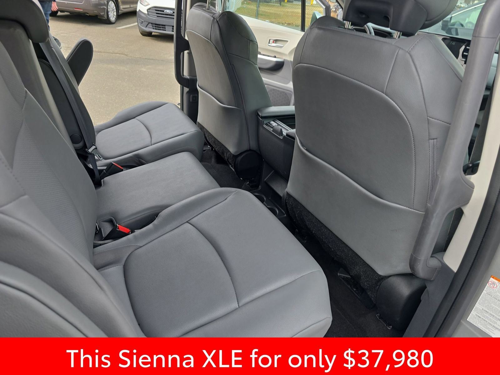 Used 2024 Toyota Sienna XLE image 17