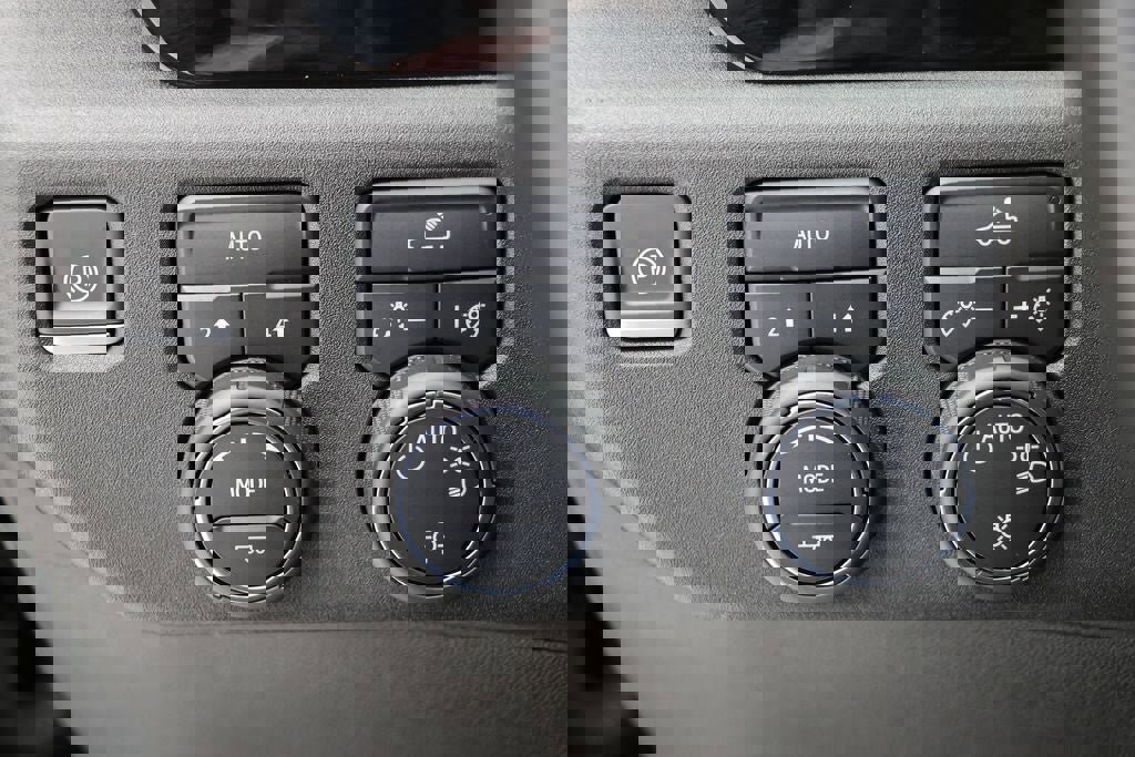 Used 2023 Chevrolet Silverado 1500 LT image 28