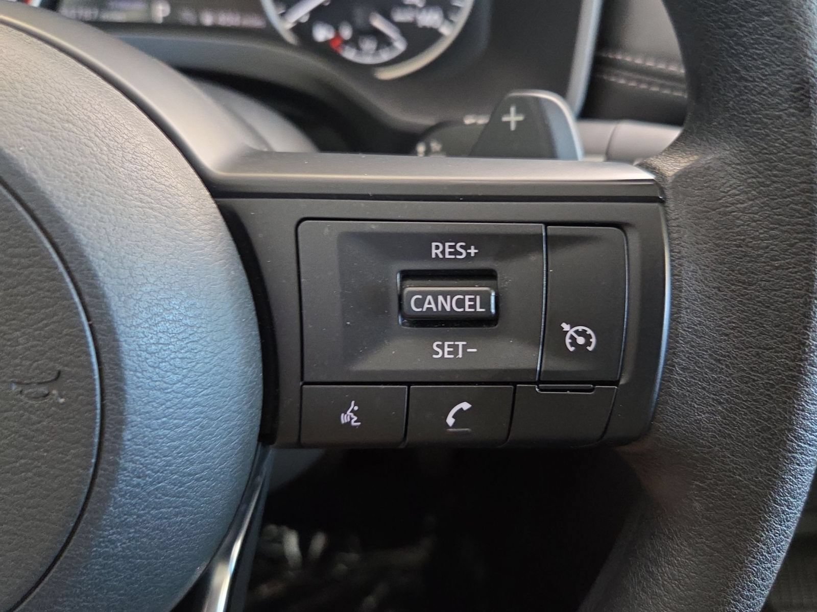 Used 2023 Nissan Rogue S FWD image 14