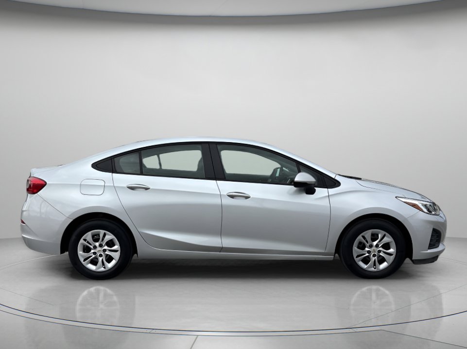 Used 2019 Chevrolet Cruze LS w/ LS Fleet Convenience Package FWD image 2