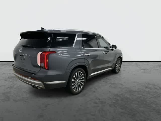 Used 2024 Hyundai Palisade Calligraphy FWD image 3