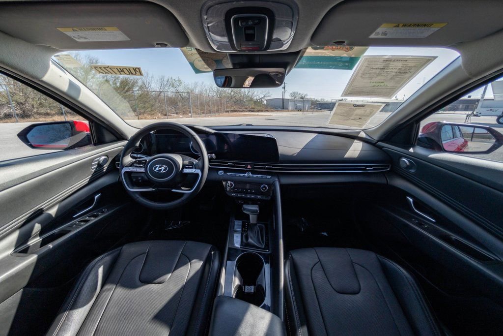 Used 2023 Hyundai Elantra Limited image 18
