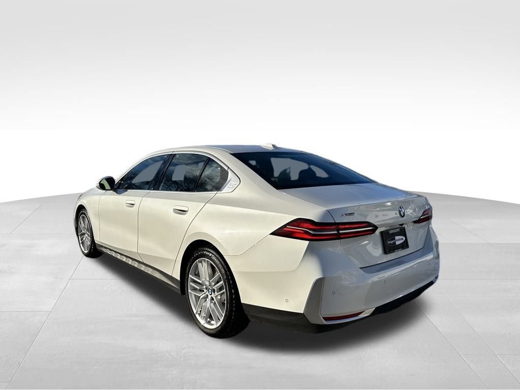 Used 2025 BMW 530i xDrive 530i xDrive w/ Premium Package image 9
