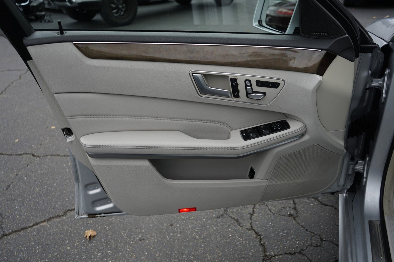 Used 2014 Mercedes-Benz E 350 Sedan image 27