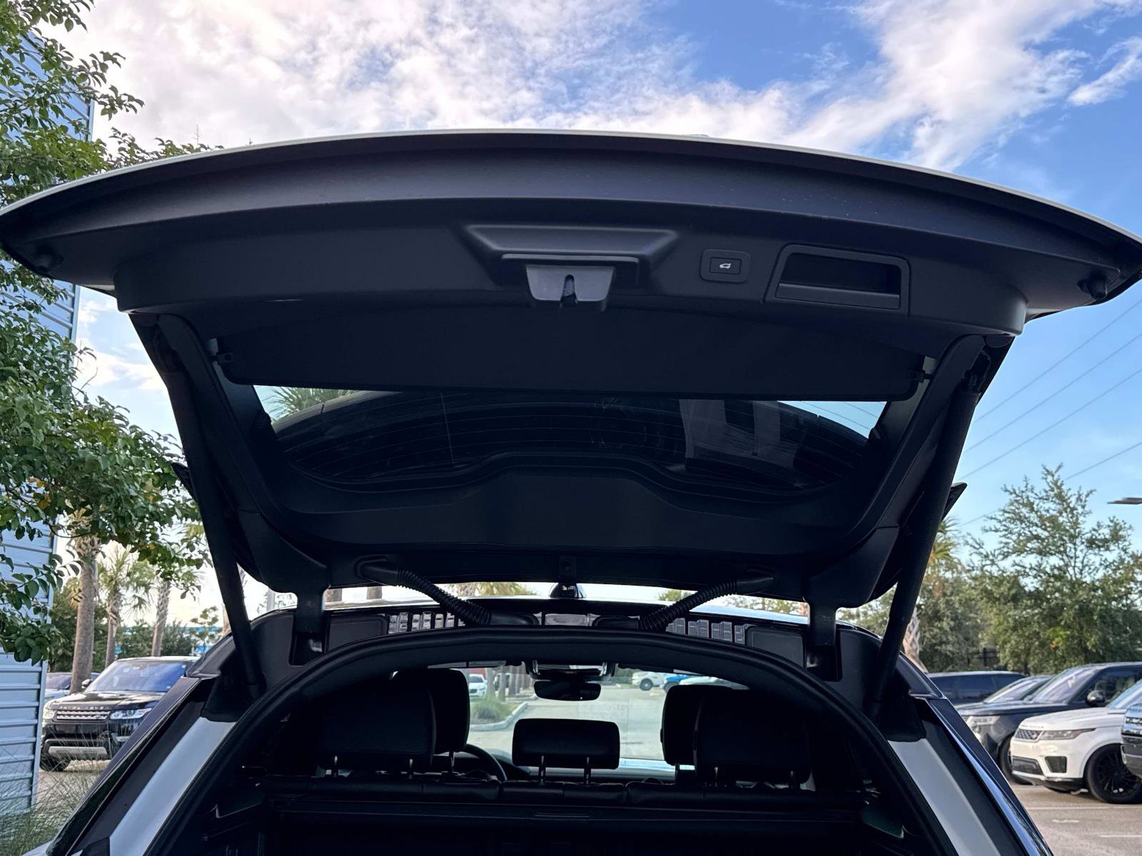 New 2026 Land Rover Range Rover Velar Dynamic SE image 12