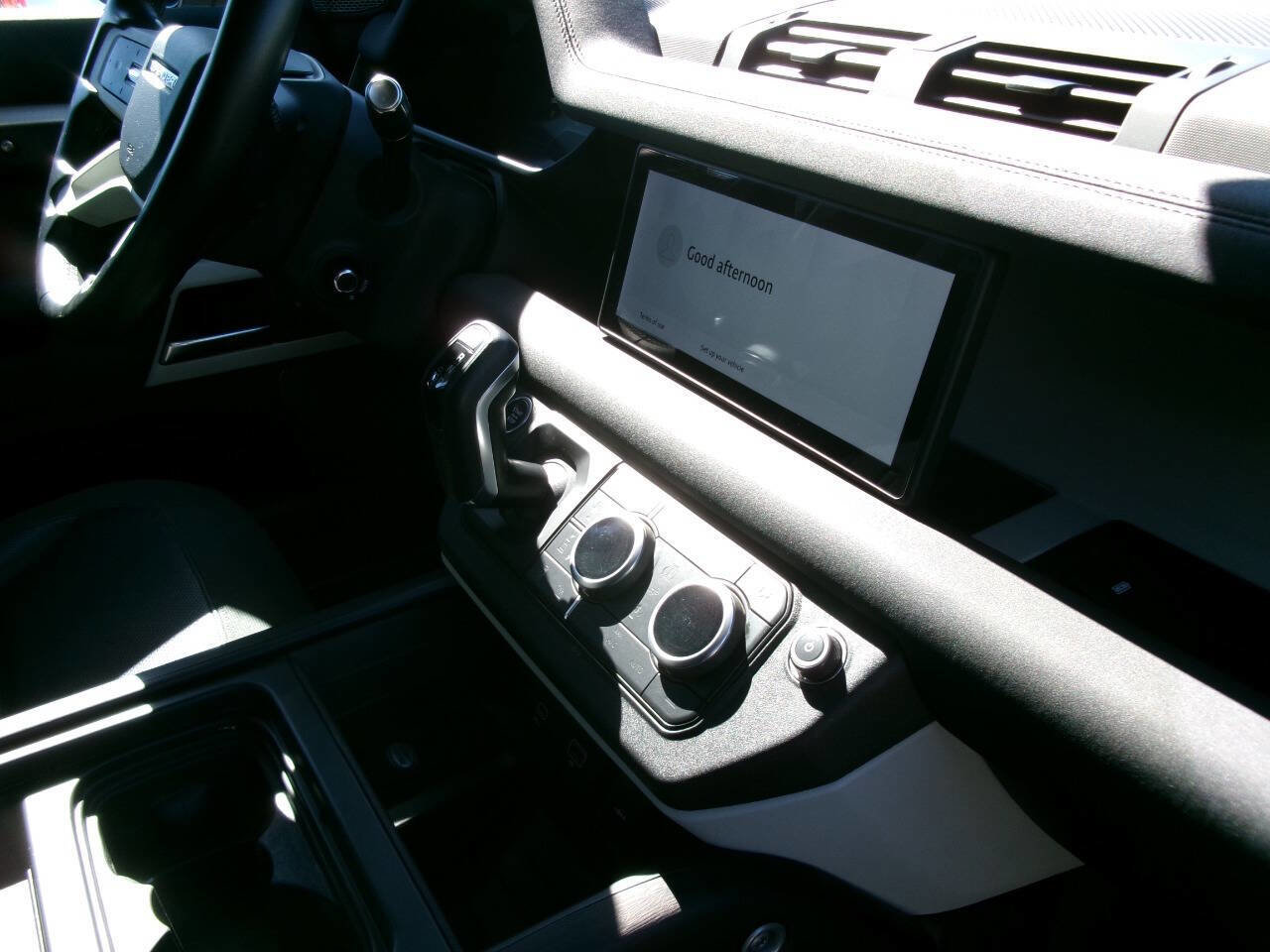 Used 2020 Land Rover Defender 110 SE image 13