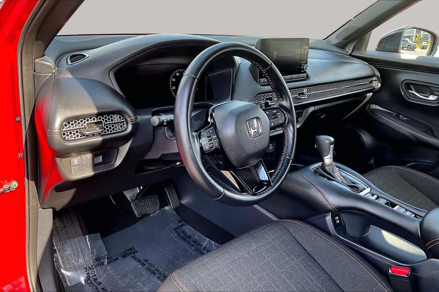 Used 2025 Honda HR-V Sport image 17