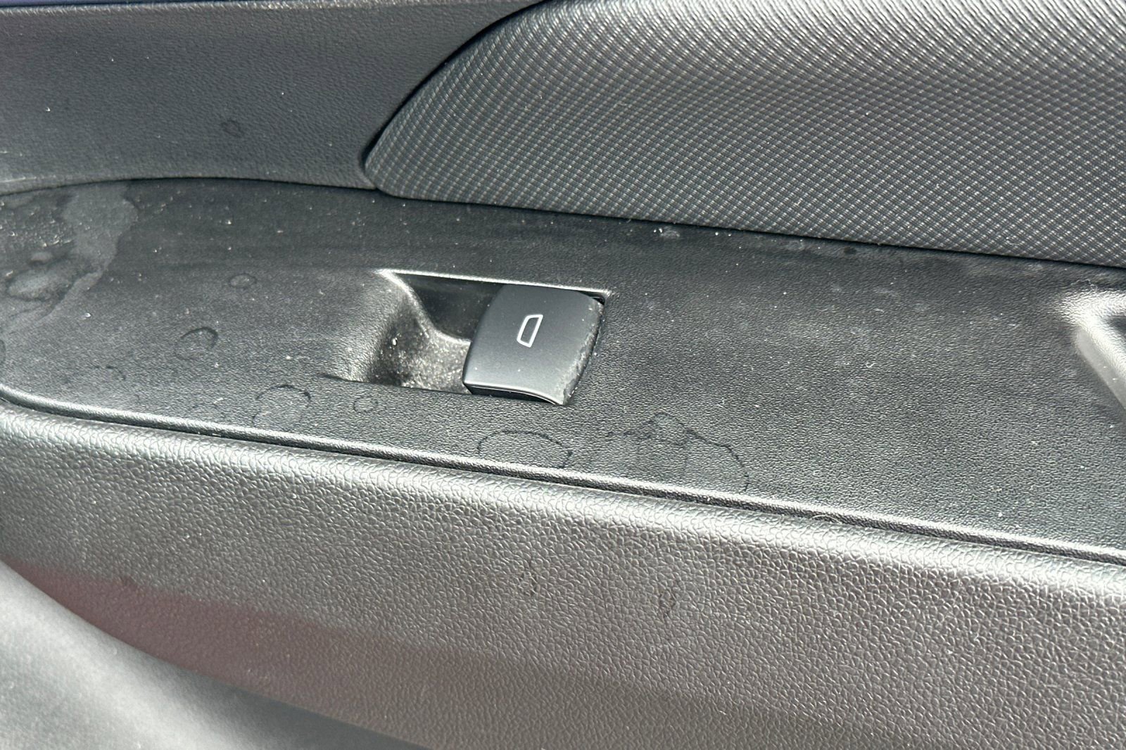 Used 2025 Chevrolet Equinox EV LT w/ Convenience Package FWD image 21