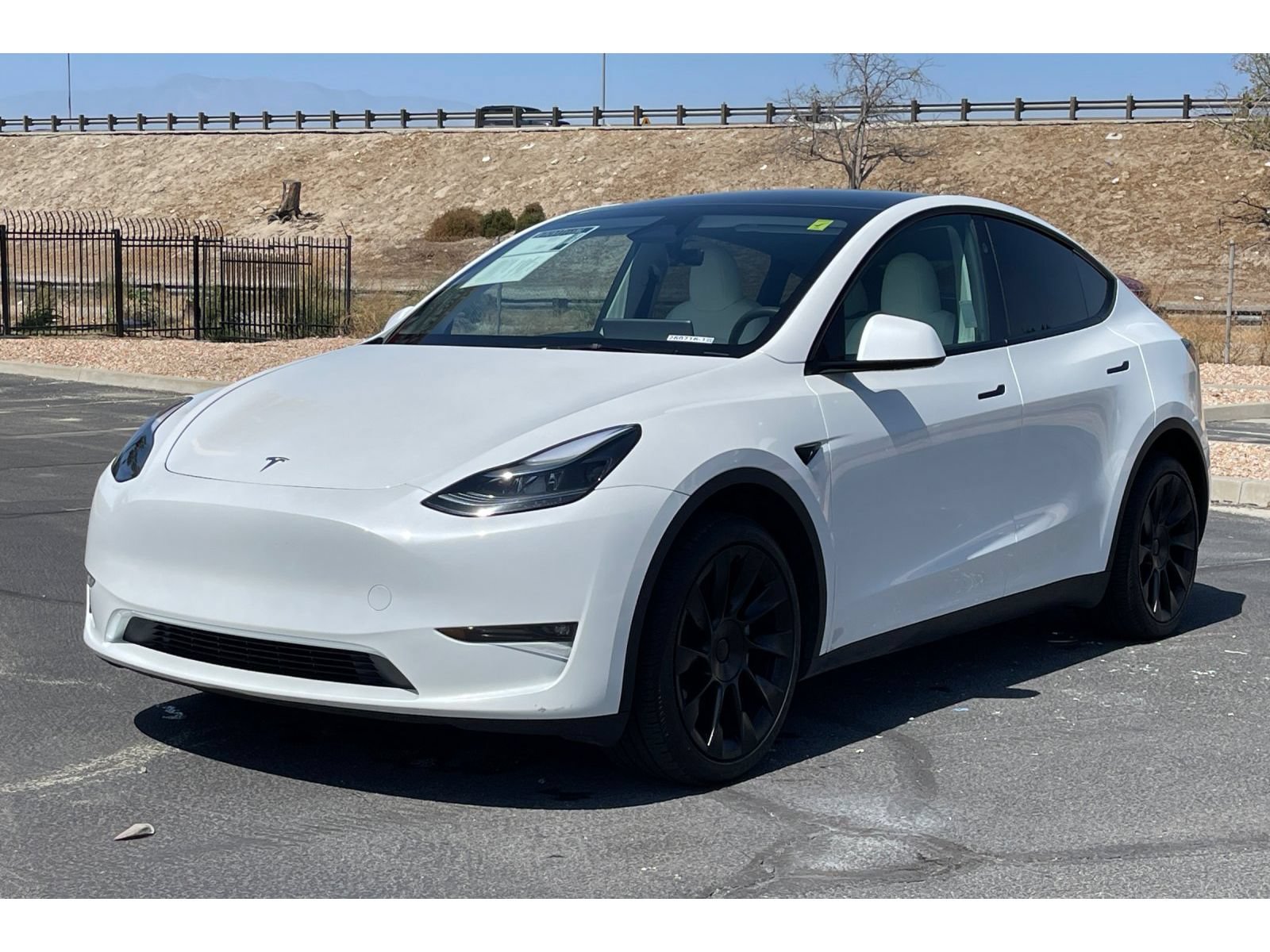 Used 2025 Tesla Model Y Long Range AWD/4WD image 2
