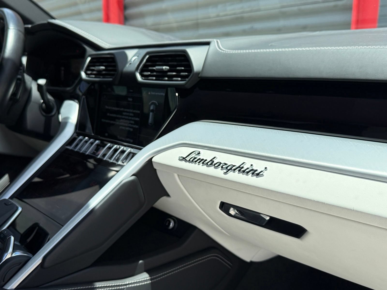 Used 2022 Lamborghini Urus AWD/4WD image 37
