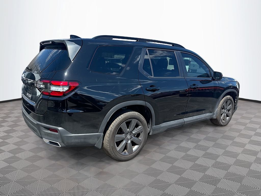 Used 2025 Honda Pilot Sport image 6