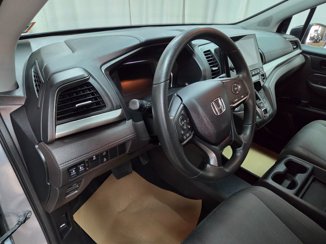 Used 2018 Honda Odyssey EX image 16